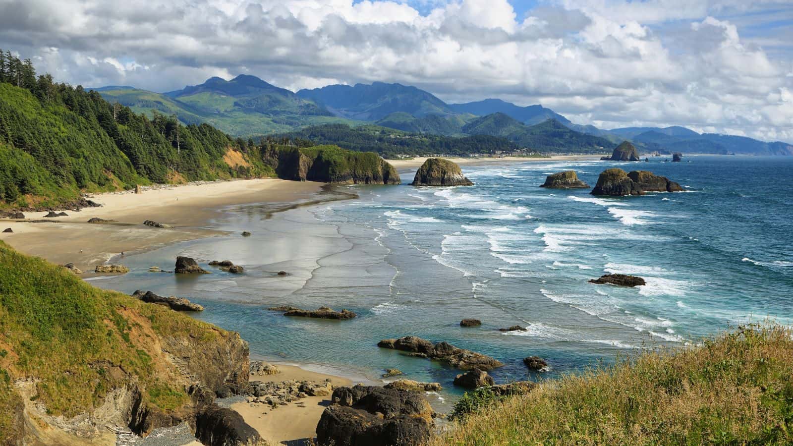 Your Perfect Getaway Guide: 19 Best Oregon Vacation Spots 22 Cannon Beach, Oregon
