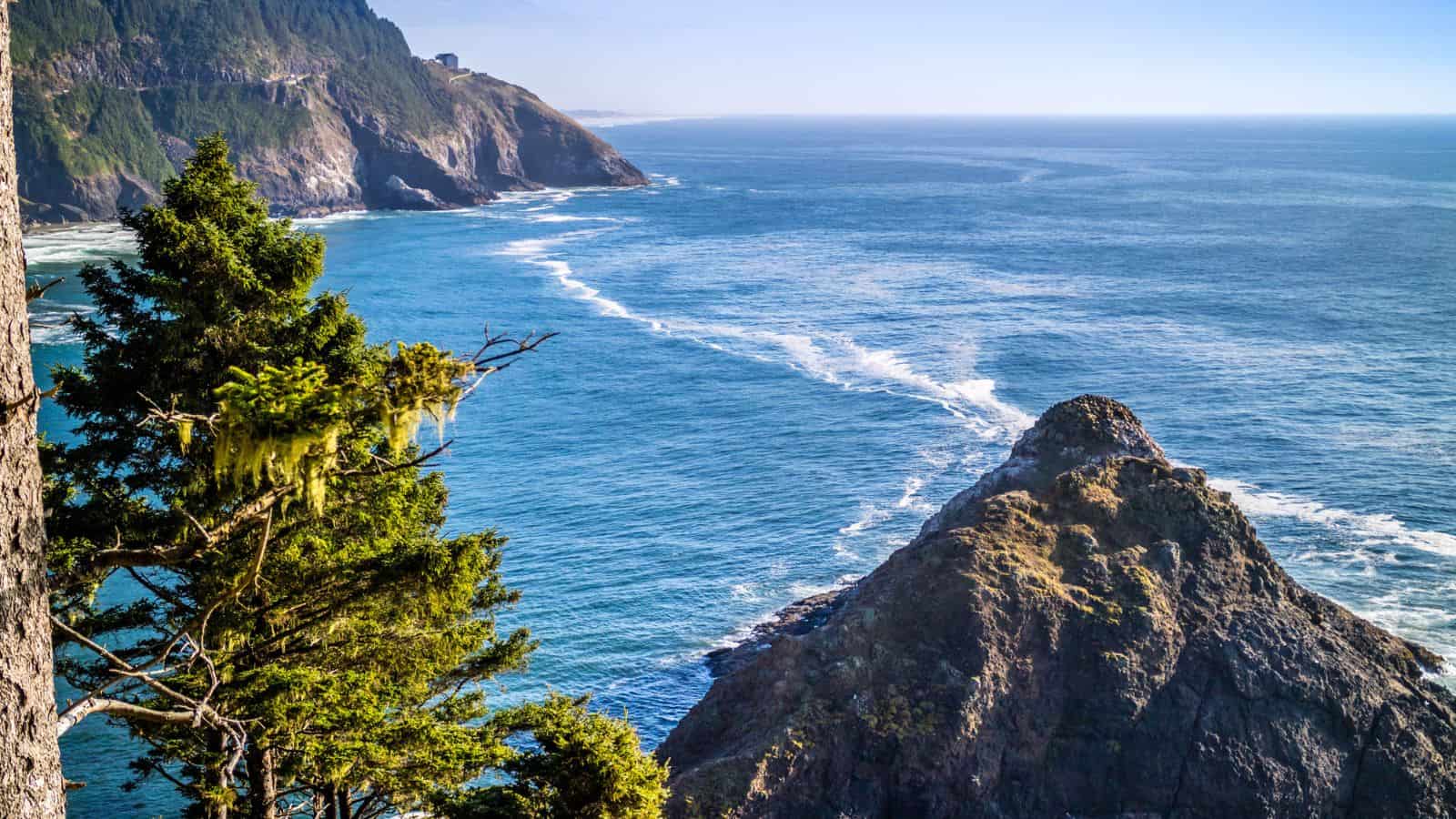 Your Perfect Getaway Guide: 19 Best Oregon Vacation Spots 35 Florence, Oregon