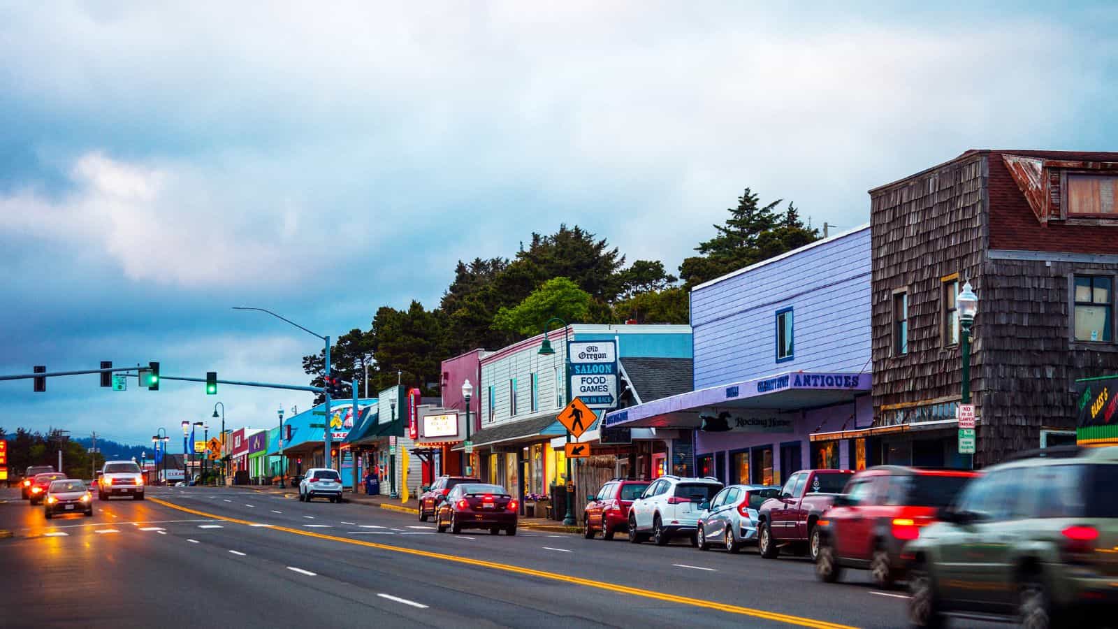 Your Perfect Getaway Guide: 19 Best Oregon Vacation Spots 38 Lincoln City, Oregon