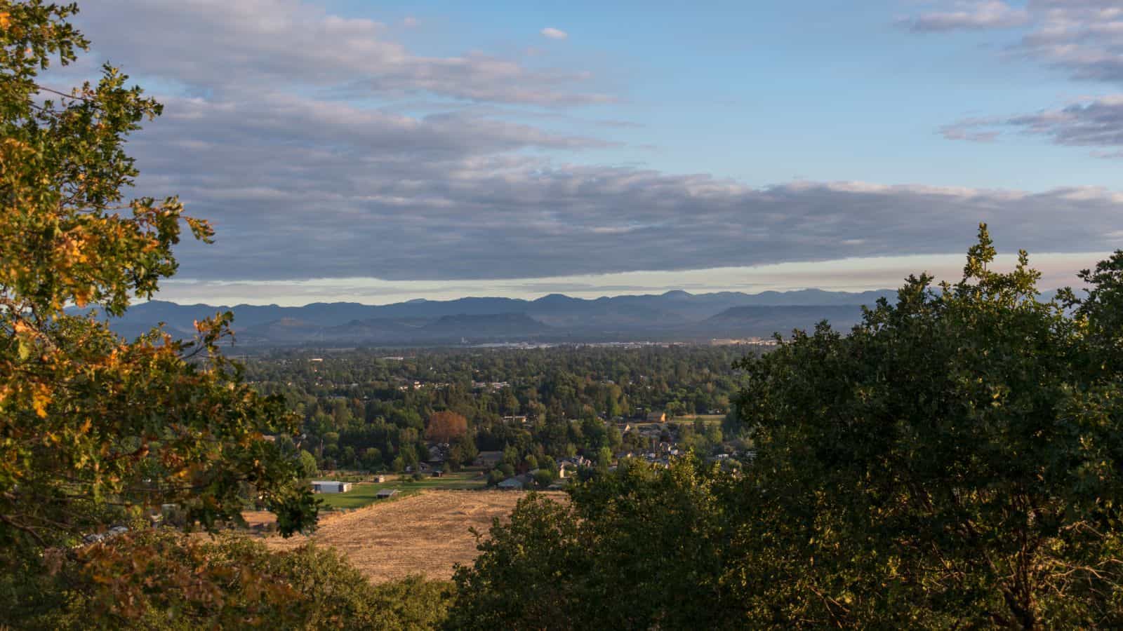 Your Perfect Getaway Guide: 19 Best Oregon Vacation Spots 31 Medford, Oregon