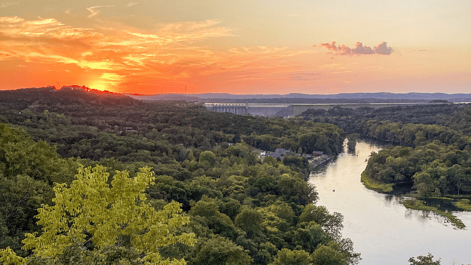 Travel Together: Top 10 Destinations for Multi-Generational Families 4 Branson Missouri