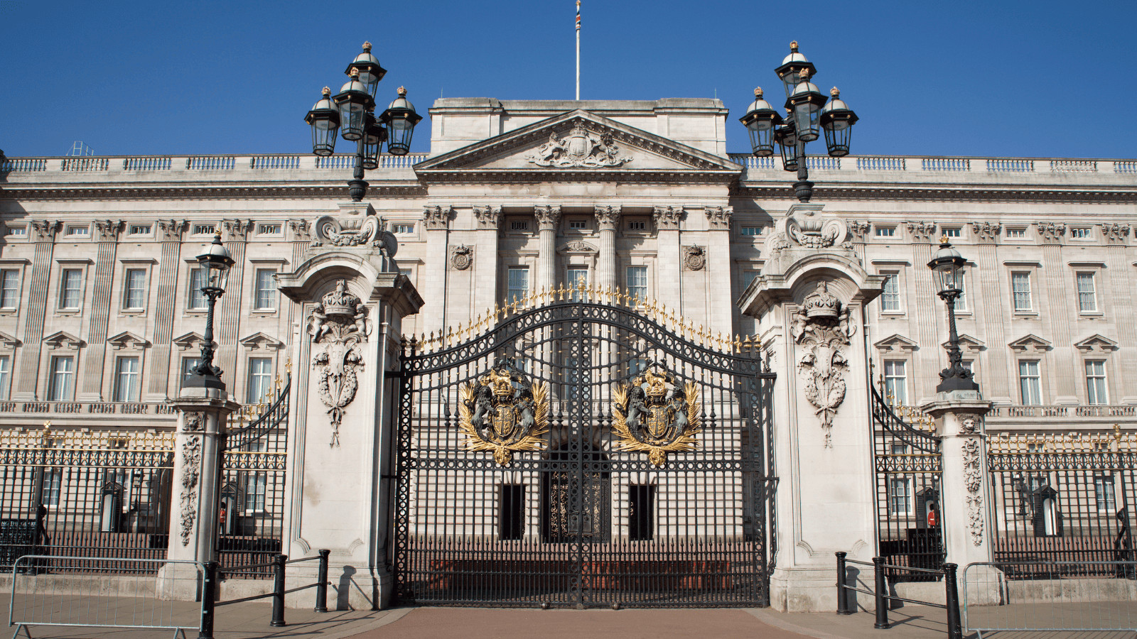 London Calling: 15 of the Best Things to Do in London 4 Buckingham Palace