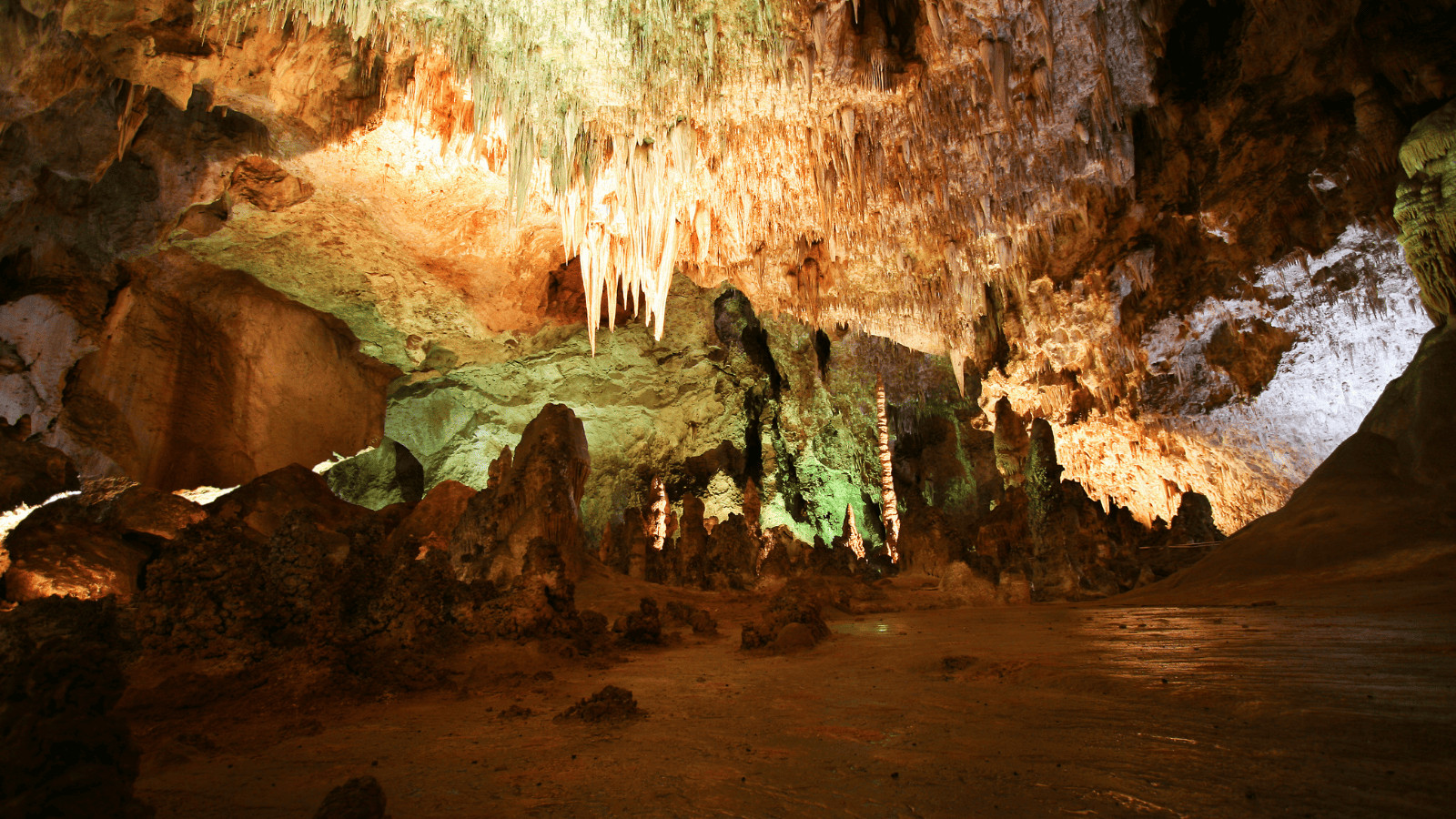 12 Breathtaking Natural Wonders in America 10 Carlsbad Caverns 1