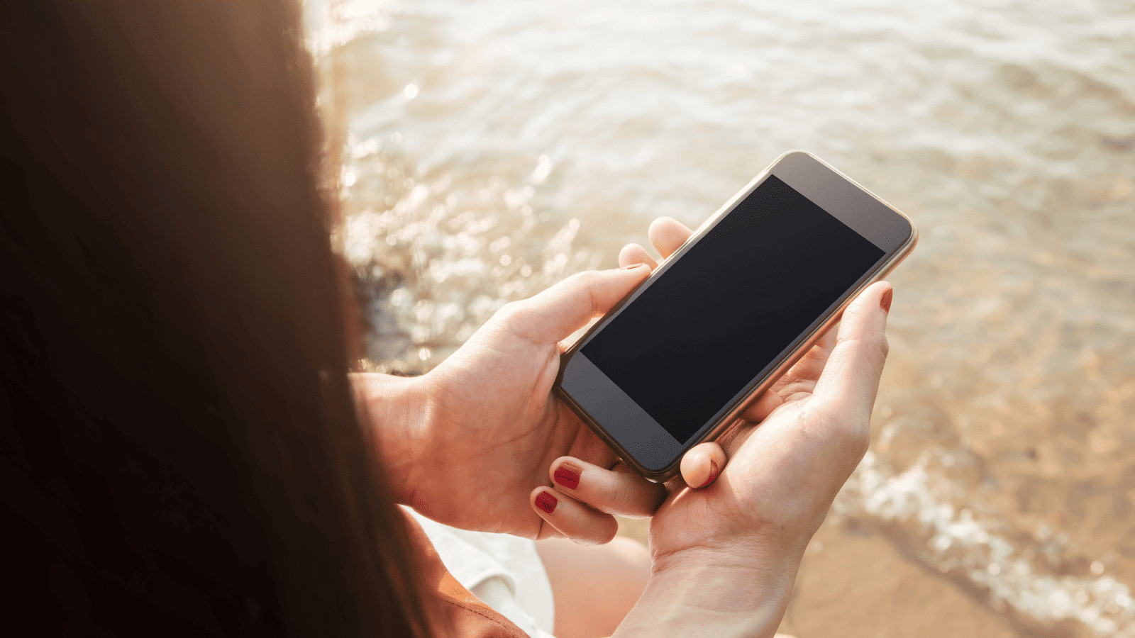 Steer Clear! Travel Advice to Avoid at All Costs 2 Smartphone traveling