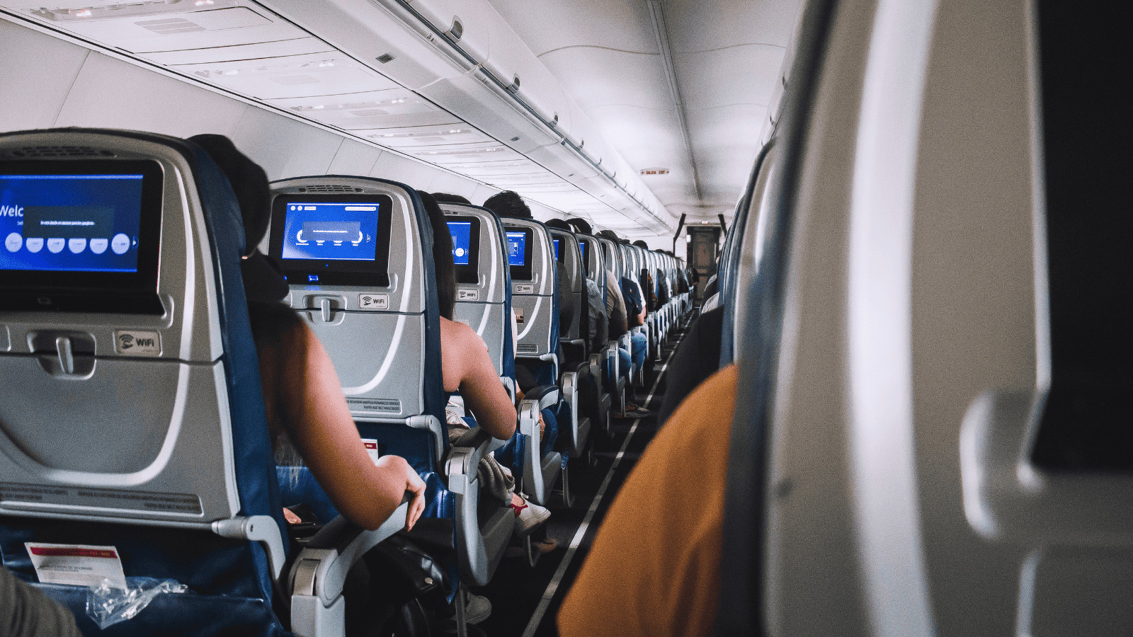 Flight attendants - Aisle