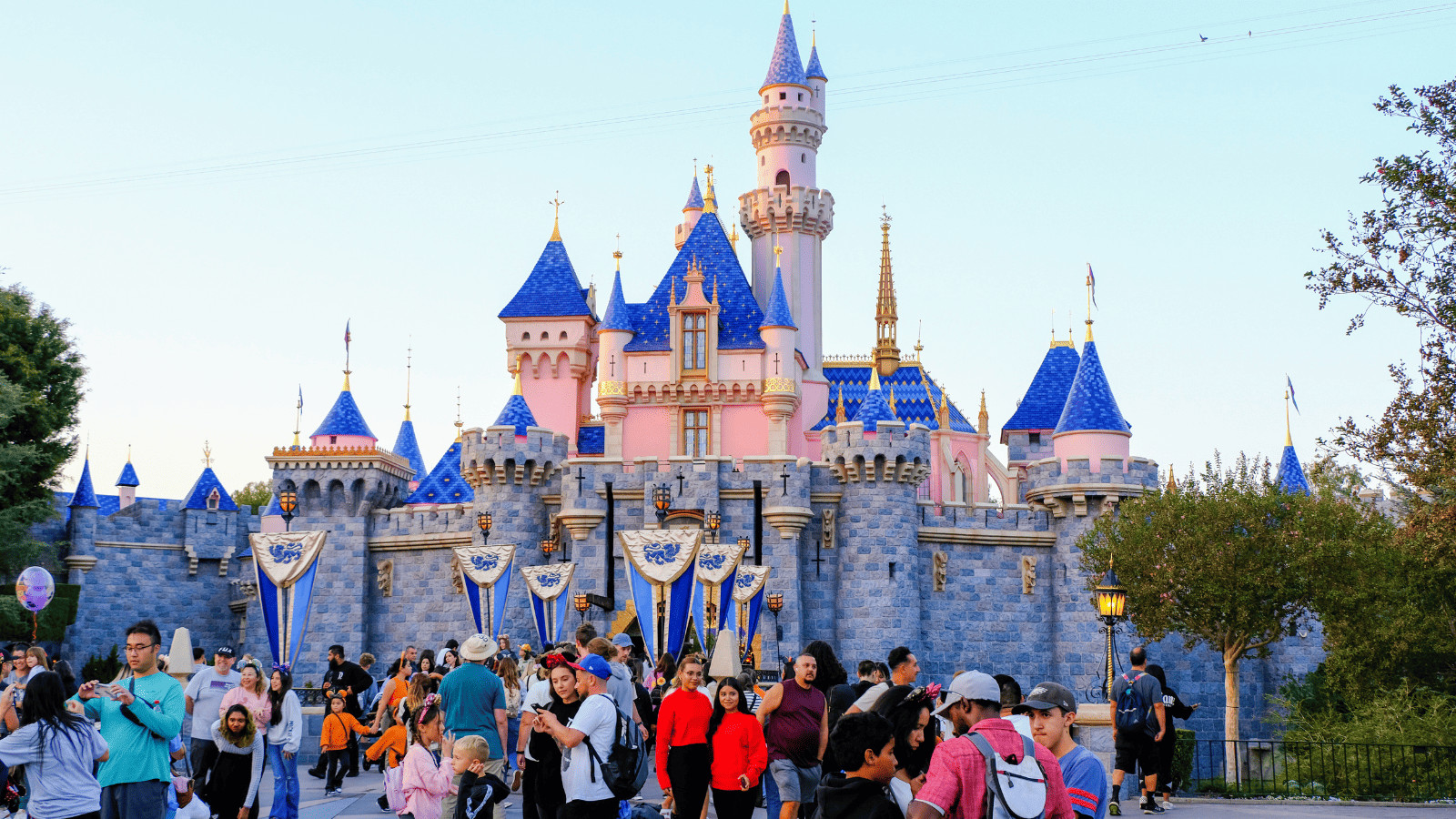 World of Wonders: Embark on a Journey to the Best Theme Parks 4 Disneyland Resort USA