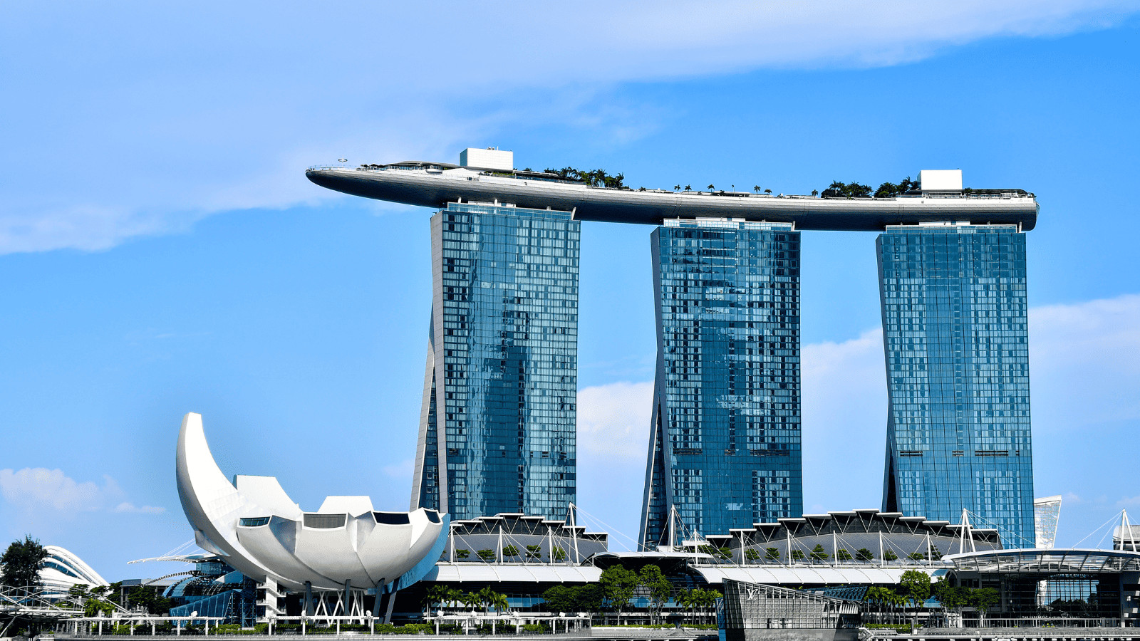 Top 11 Singapore Attractions That You Won’t Want to Miss 1 Marina Bay Sands