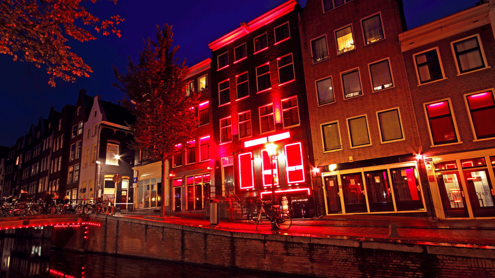 11 Tourist Destinations Where Photography Is Forbidden 6 Red Light District Amsterdam