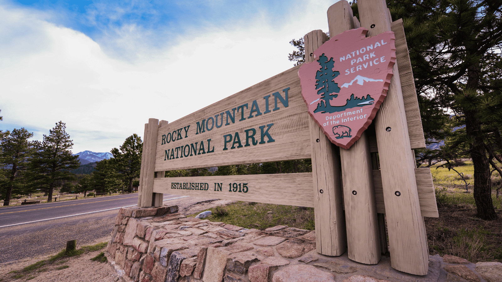 An Ultimate Guide to the Rocky Mountain National Park 4 Rocky Mountain Sign
