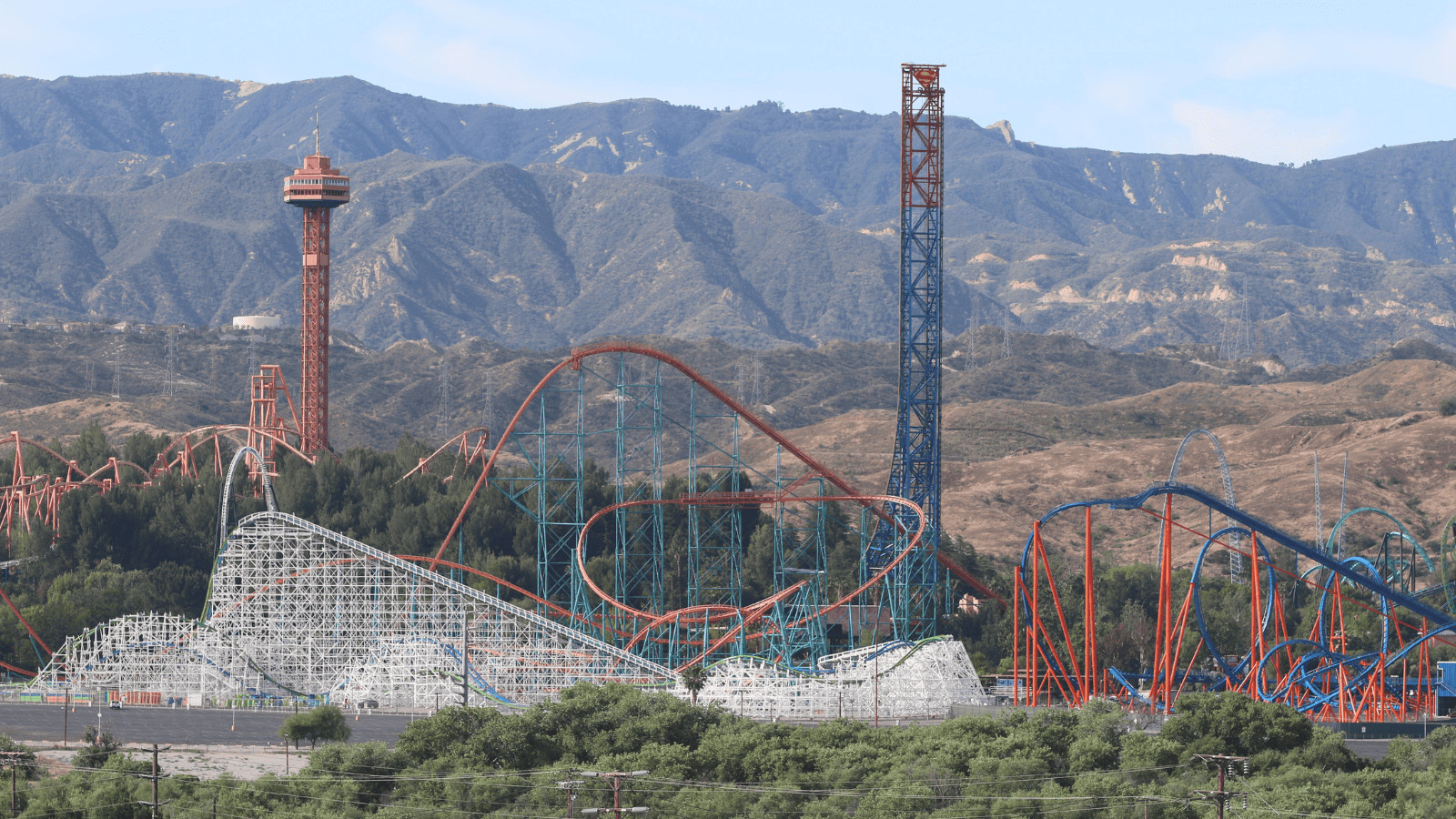 World of Wonders: Embark on a Journey to the Best Theme Parks 3 Six Flags Magic Mountain USA