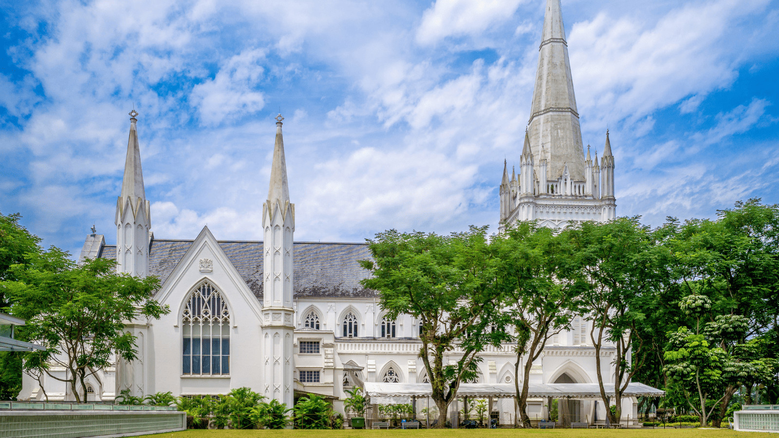 Top 11 Singapore Attractions That You Won’t Want to Miss 9 St. Andrews Cathedral