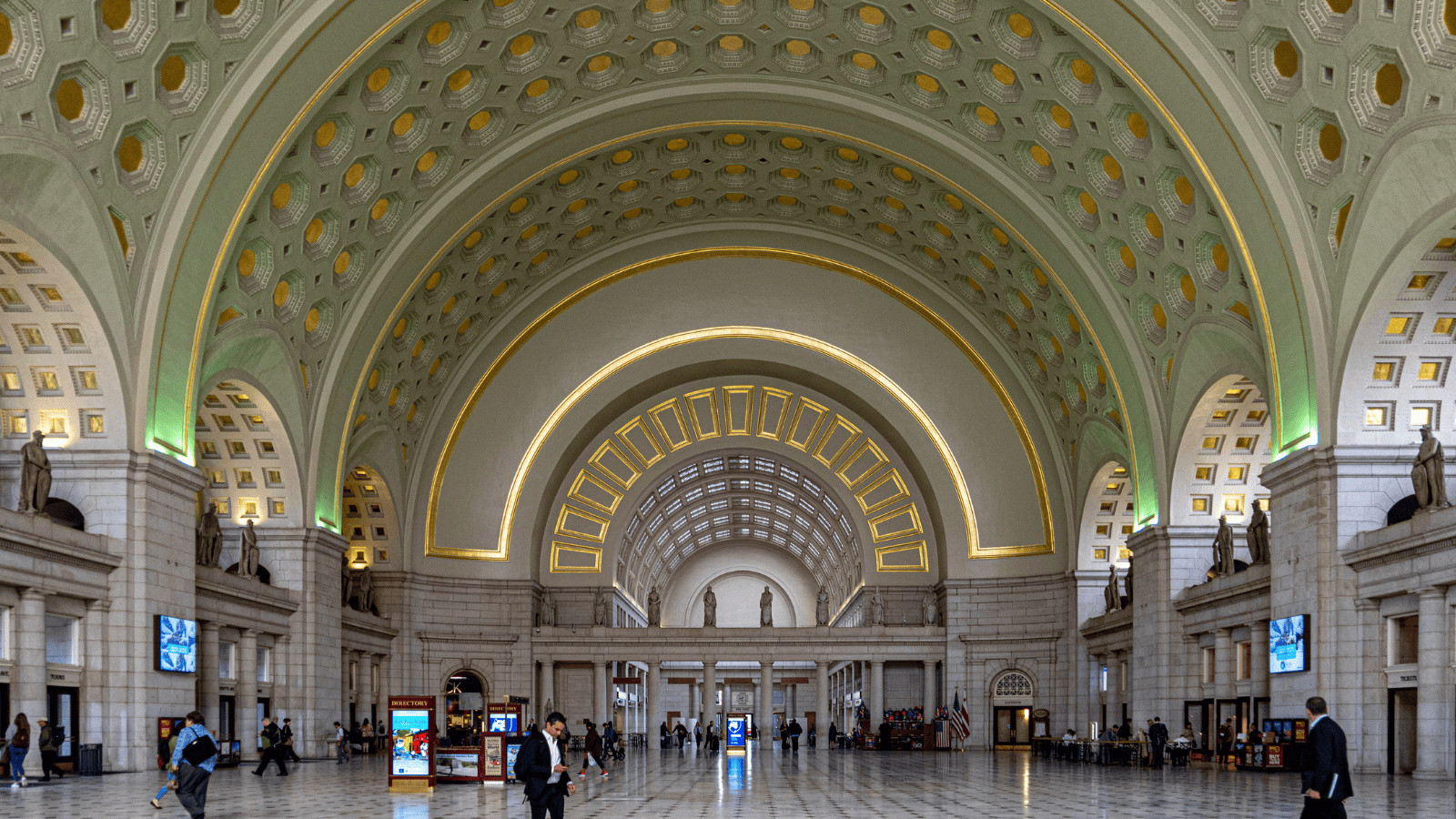 13 of the Most Visited Tourist Spots in America 4 Union Station Washington D.C