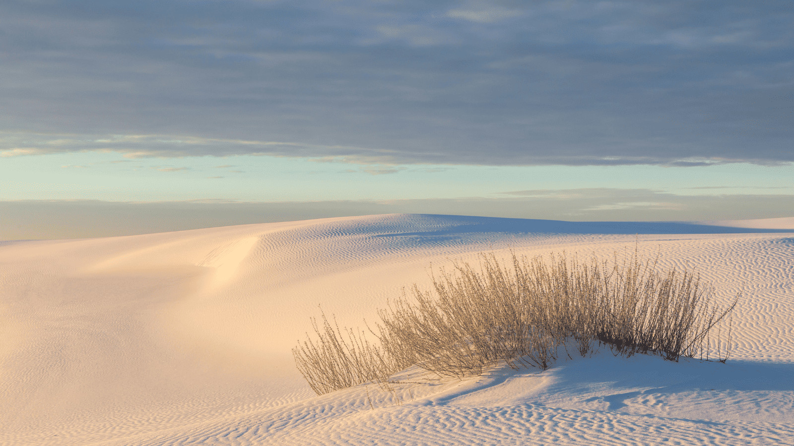 Uncharted Territories: 10 Hidden Gems for Adventurous US Travelers 10 White Sands National Park New