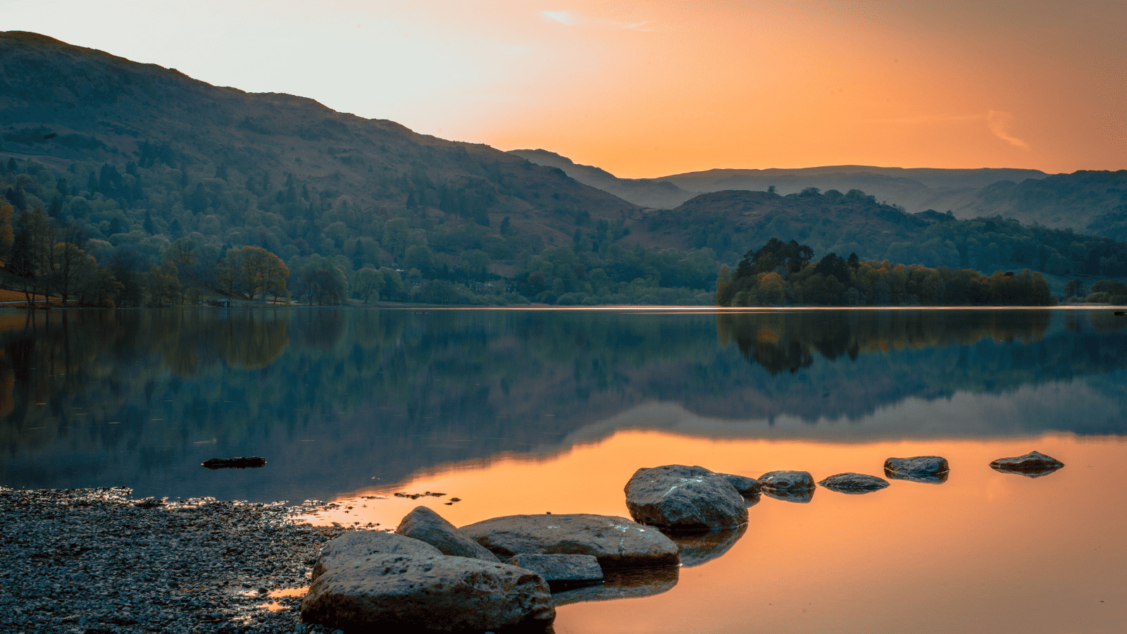 14 Must-Visit Cozy Fall Destinations for 2023 8 The Lake District