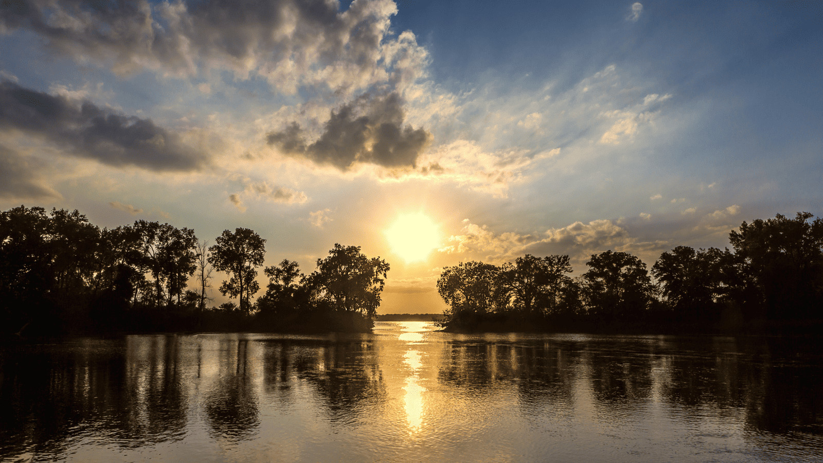 Lakes in Madison: Your Perfect Lakeside Vacation in Wisconsin 4 Lake Waubesa, Wisconsin
