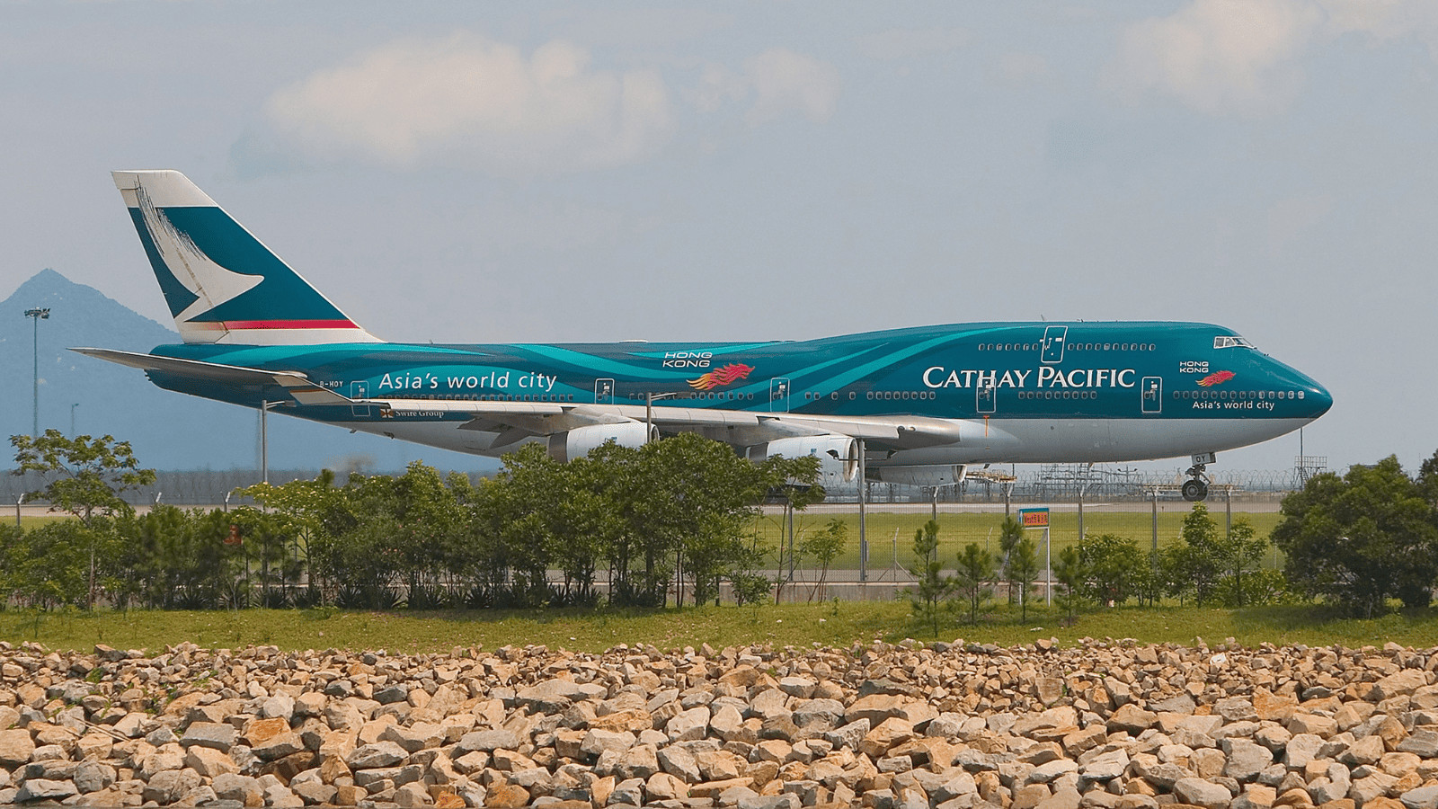 Fly in Style: 2023's Top Airlines for Unforgettable Journeys 8 Cathay Pacific Airways
