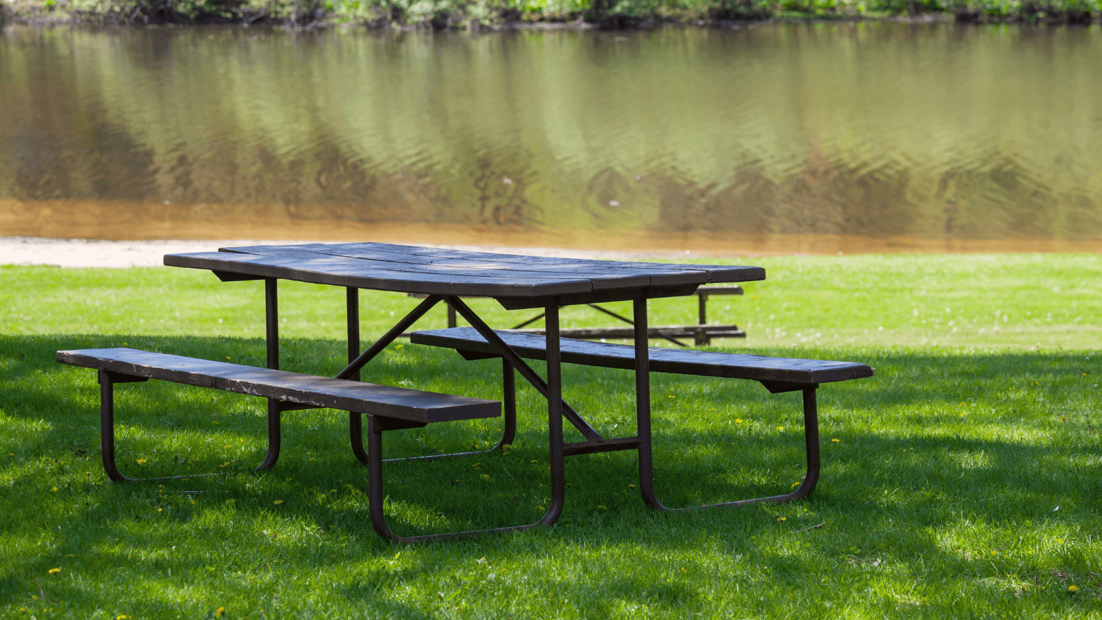 Picnic table by a lake - Lakes in Kansas