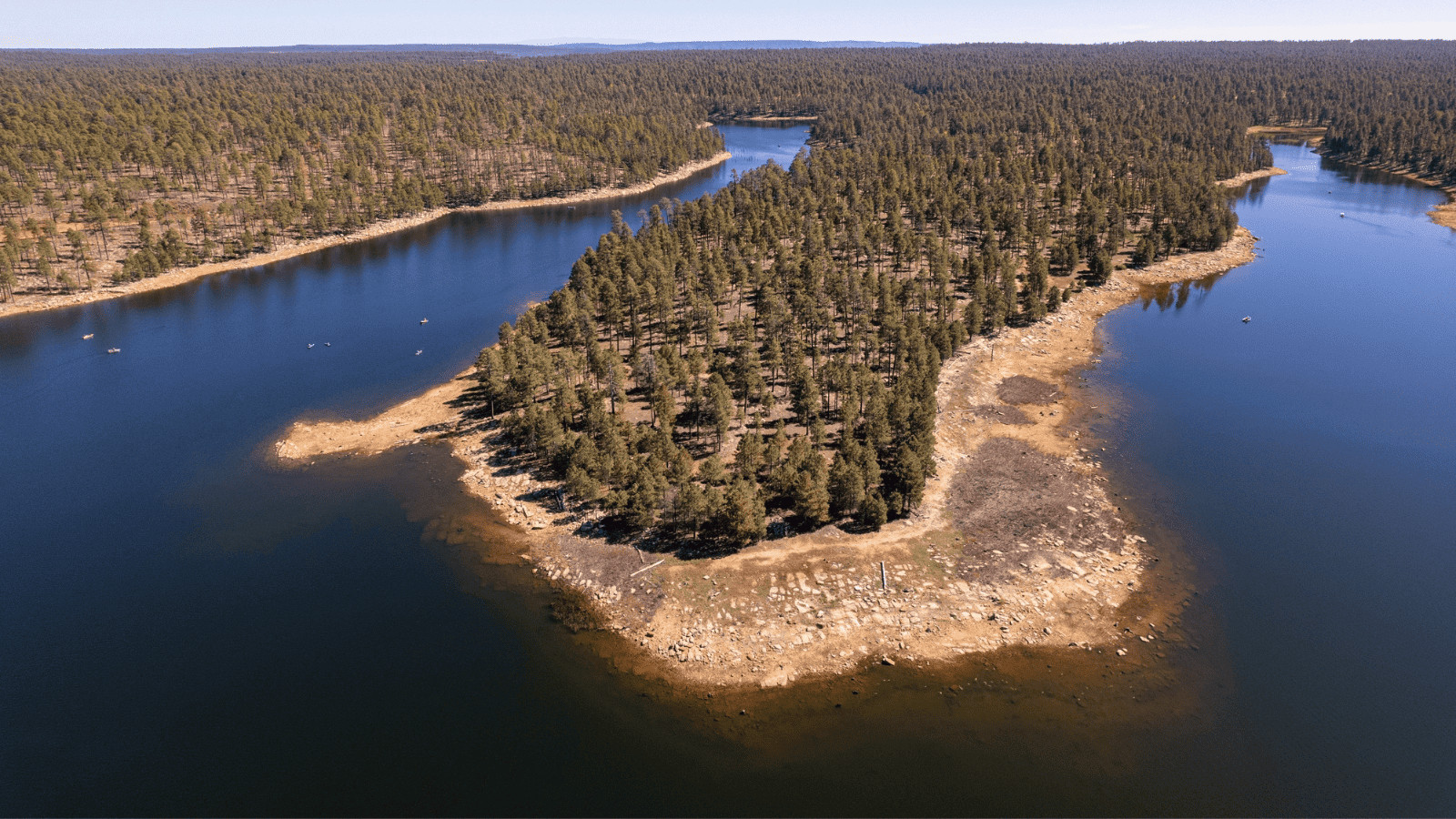 10 Stunning Lakes in Arizona: Waterside Getaways You Can't Miss 9 Willow Springs Lake, Arizona