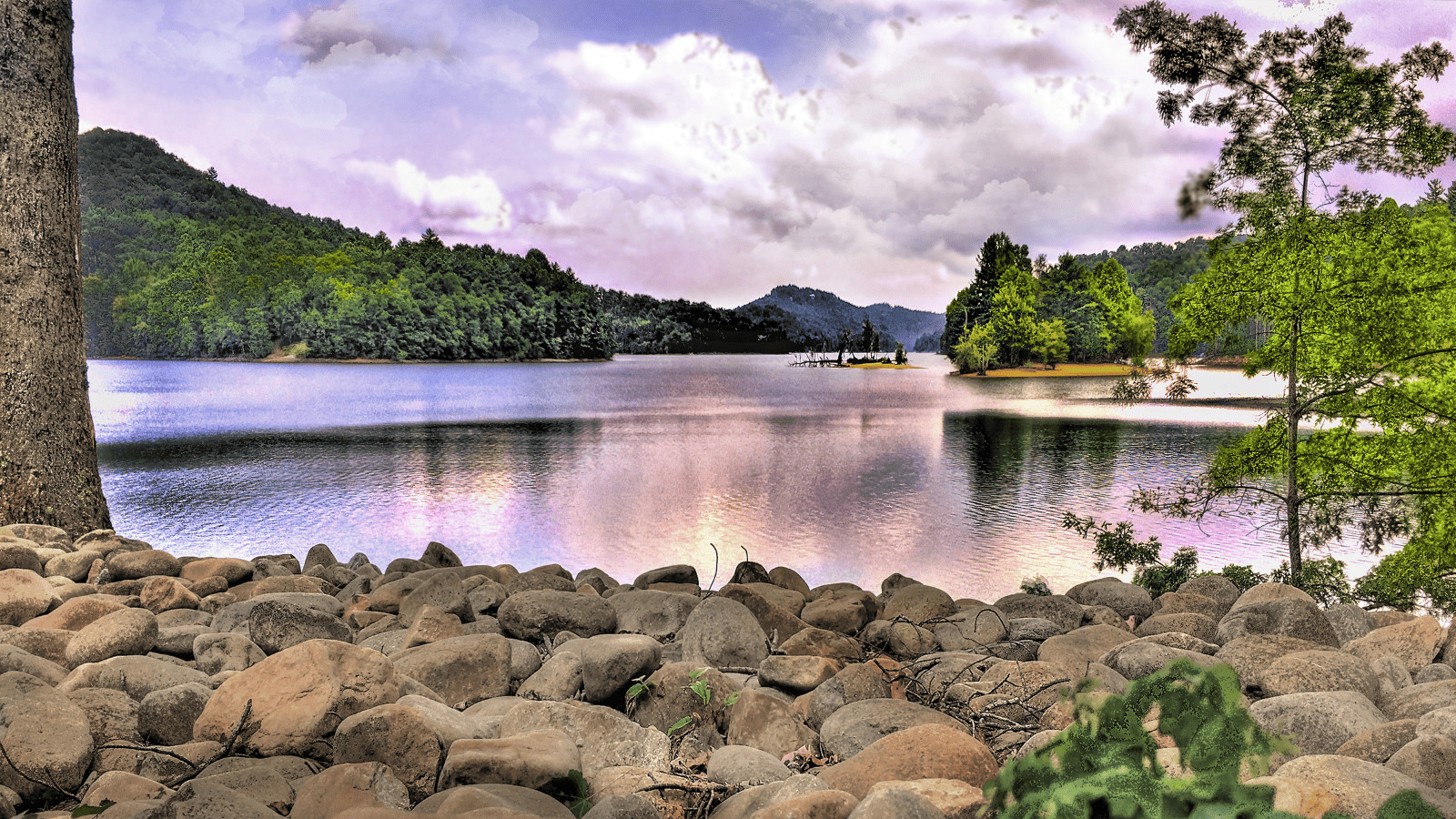Lakes in North Carolina: Find Serenity in These Scenic Waters 9 Lake Glenville