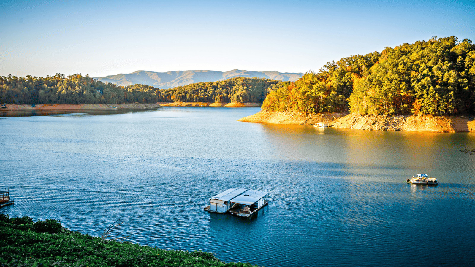 Lakes in North Carolina: Find Serenity in These Scenic Waters 8 Nantahala Lake