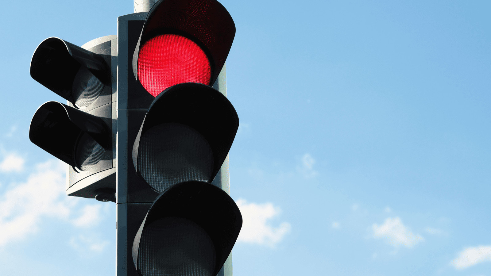 Overseas Traffic Rules: Decoding Driving Regulations Abroad 11 Red Light