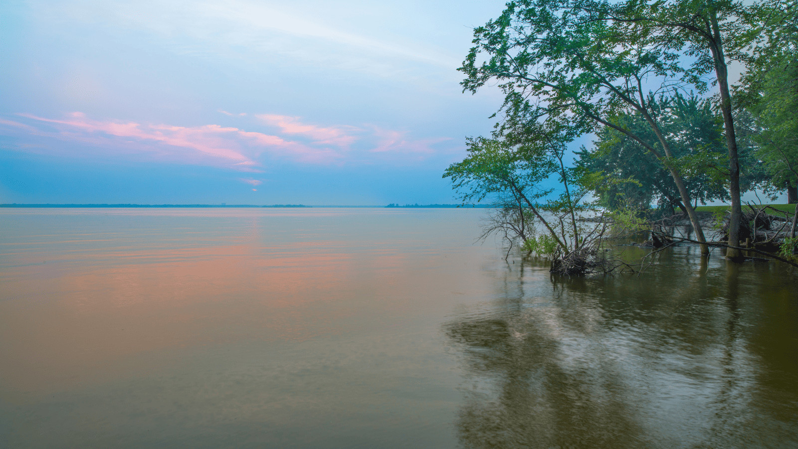 Discover Scenic Beauty: 12 Lakes in Illinois You Cannot Miss 11 Rend Lake