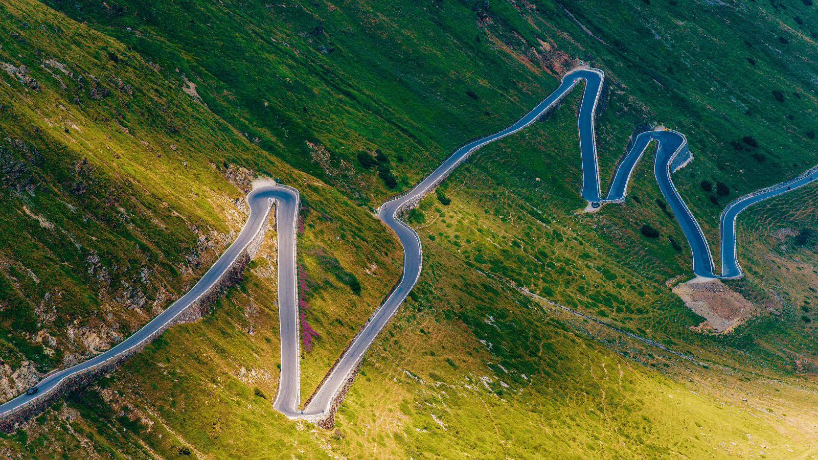 10 of the Most Dangerous Roads to Travel Down