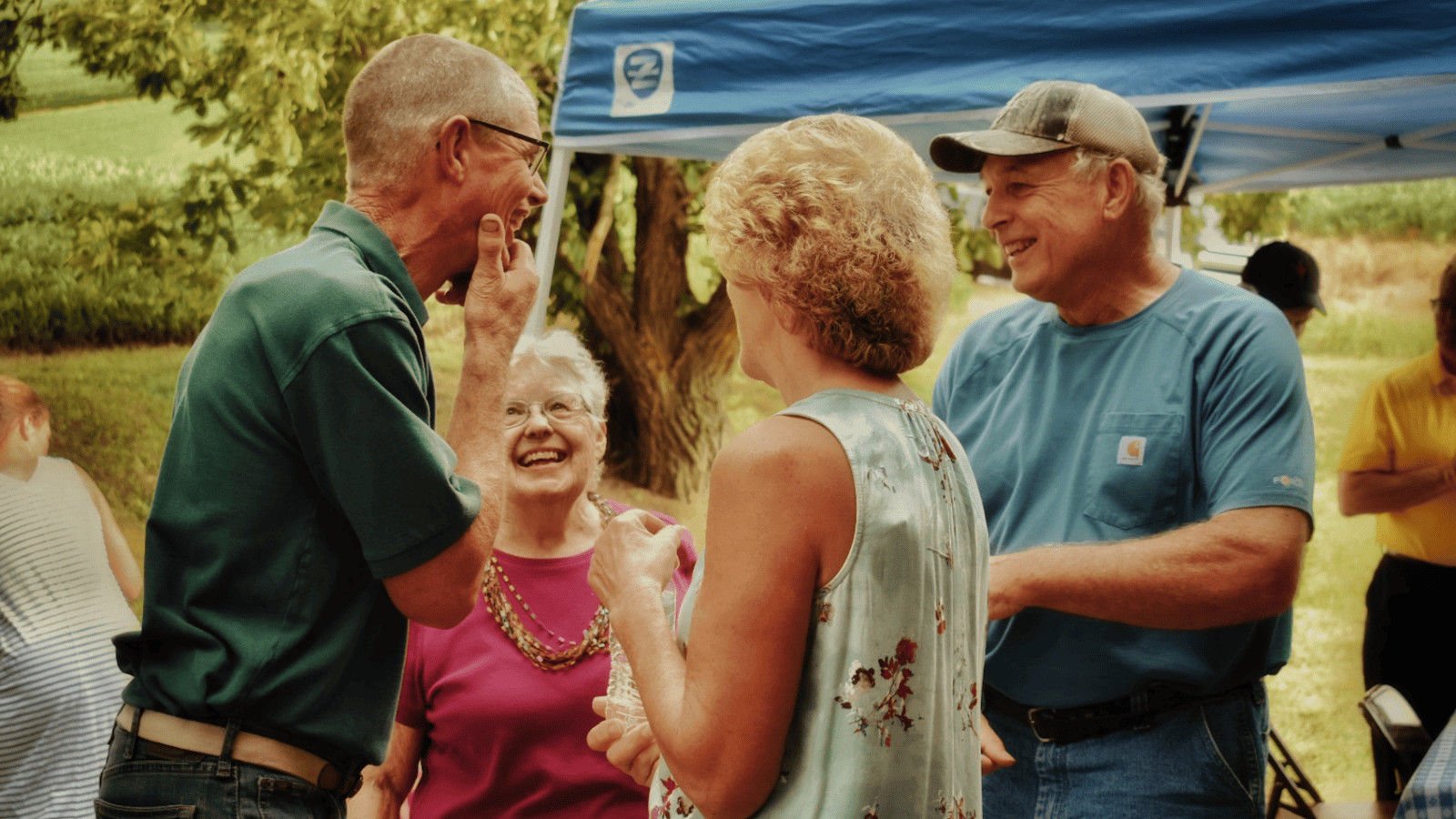10 Backpacking Tips for Seniors: Unleashing Wanderlust After 60 6 Senior friends