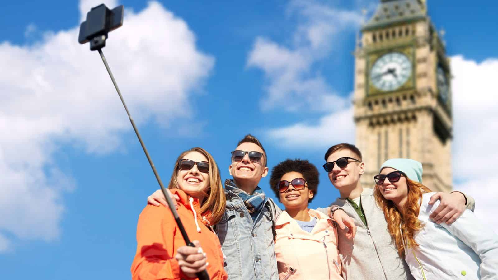 The 12 Signs You're a Bad Tourist: Are You Guilty? 2 selfie stick