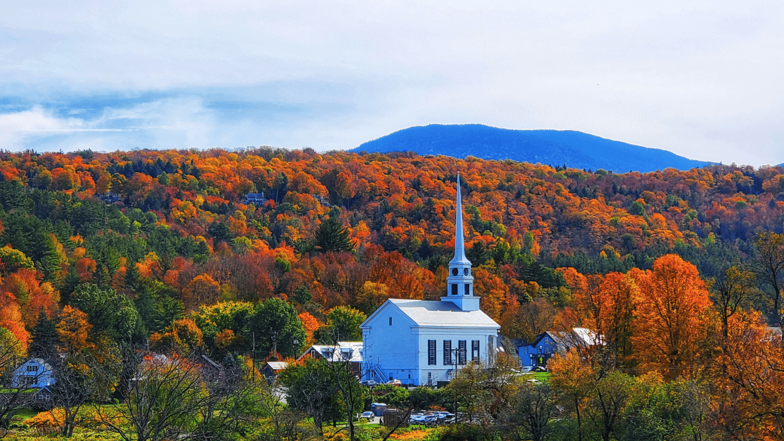 Unveiling the Top 11 US Cities for Fall Foliage 1 Burlington Vermont Canva