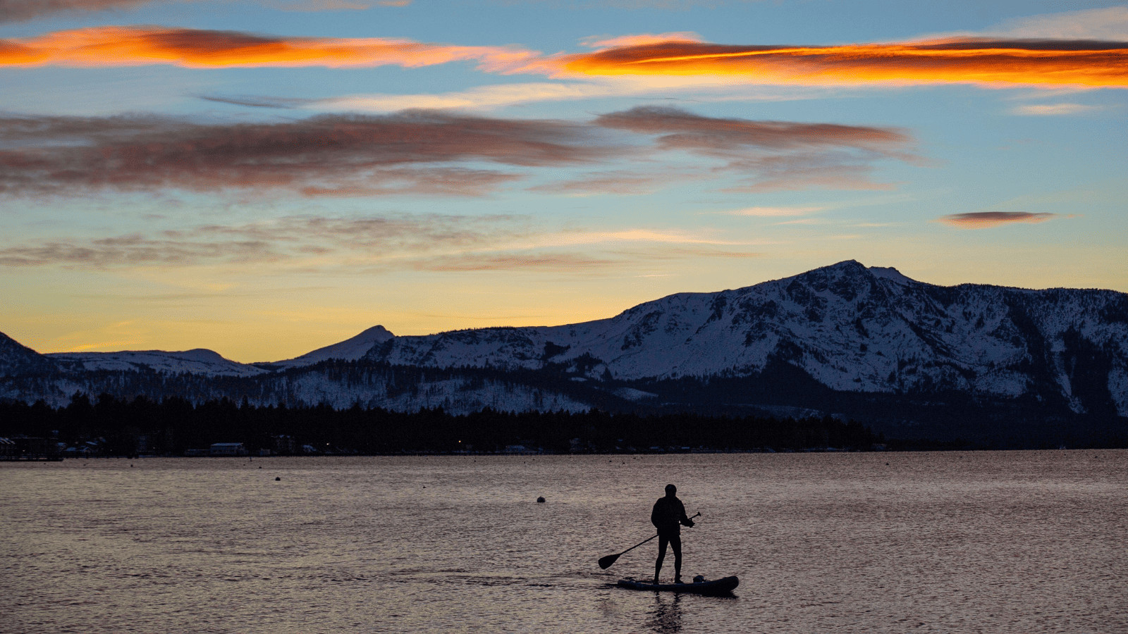 Paddleboard Paradise: 10 Must-Visit U.S. Destinations for SUP Enthusiasts 1 Lake Tahoe paddleboarding - Paddleboard Paradise