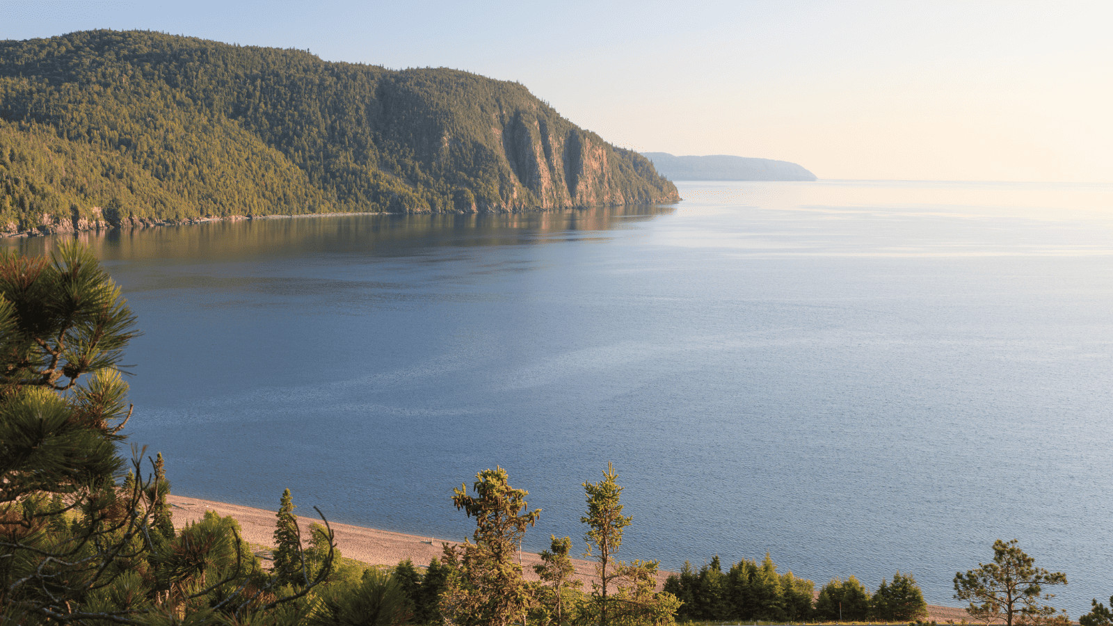 Paddleboard Paradise: 10 Must-Visit U.S. Destinations for SUP Enthusiasts 7 Lake Superior