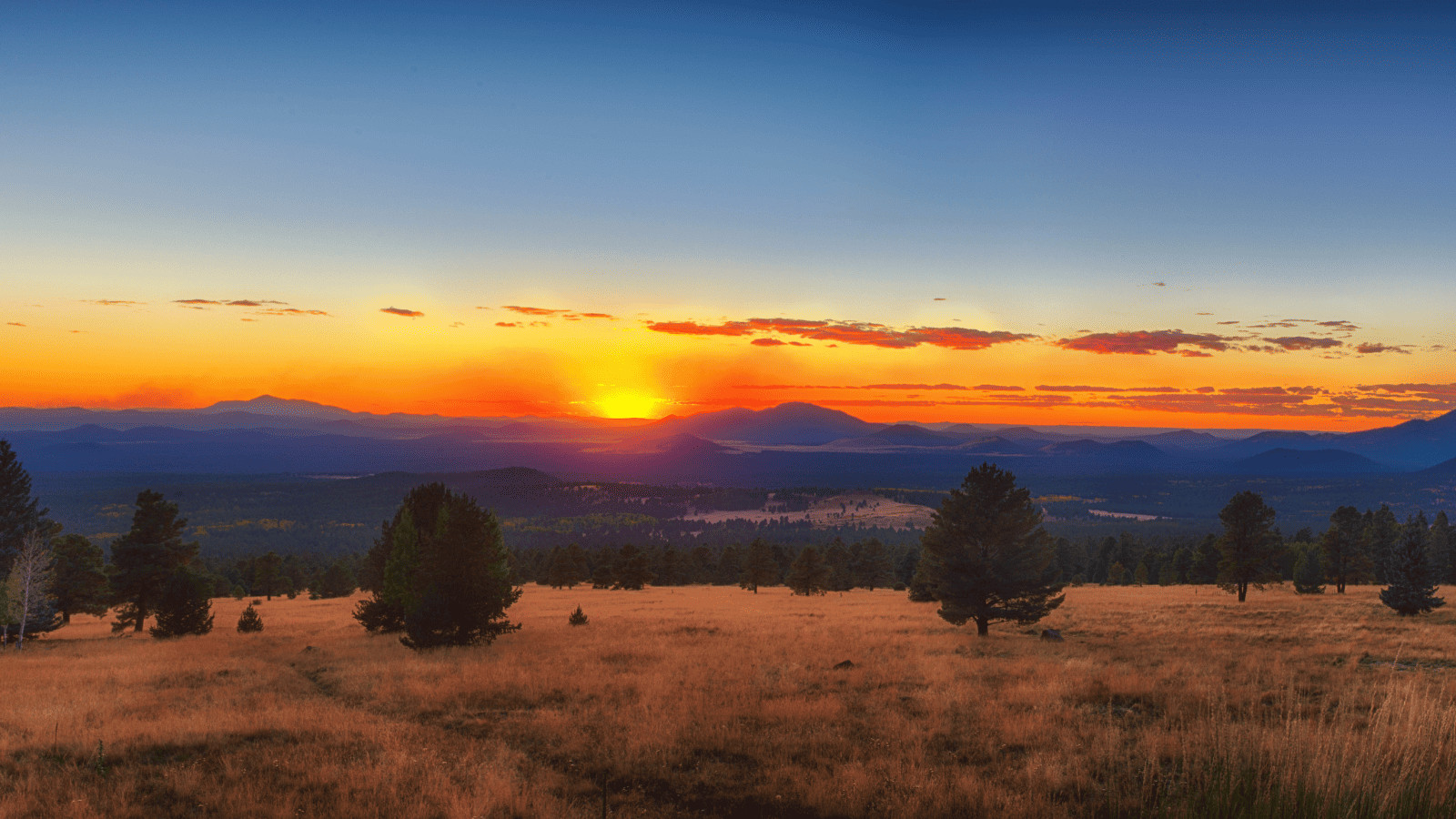 14 Must-Visit Cozy Fall Destinations for 2023 13 Flagstaff sunset