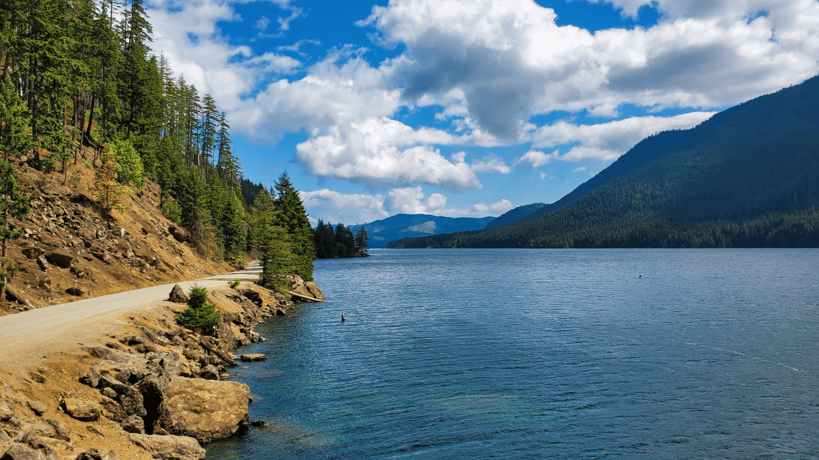 Lakes Near Seattle: Top 17 Lakes in the Region
