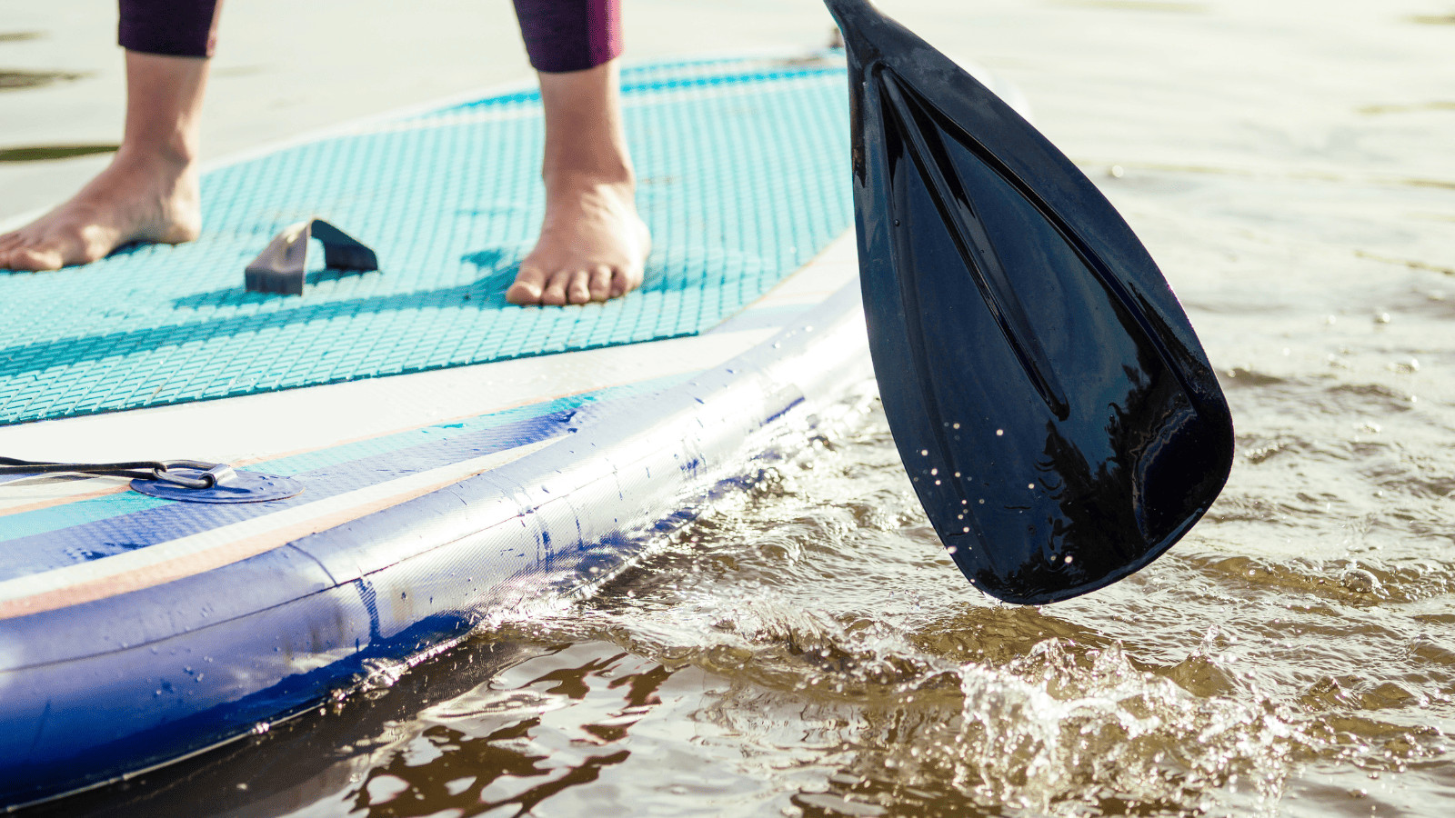 Paddleboard Paradise: 10 Must-Visit U.S. Destinations for SUP Enthusiasts 6 Stand up paddle boarder