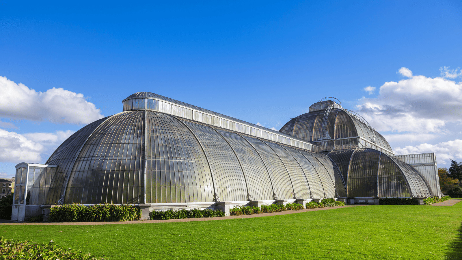 Day Trips from London: Top Destinations Outside the City 8 Kew Gardens, UK