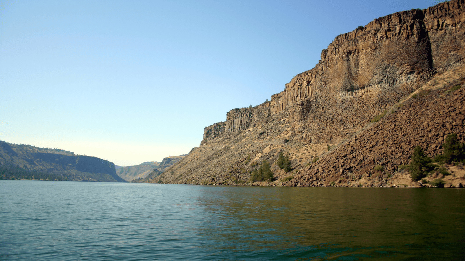 17 of the Most Beautiful Lakes near Bend, Oregon 13 Lake Billy Chinook, Oregon