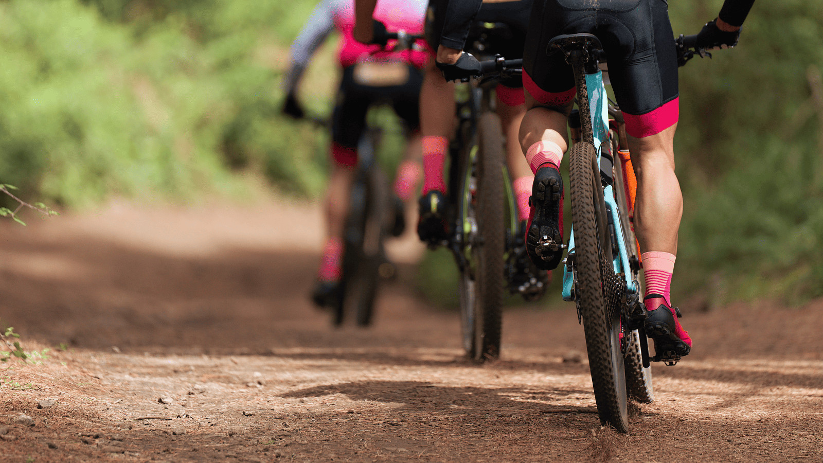 17 of the Most Beautiful Lakes near Bend, Oregon 16 Group of cyclists