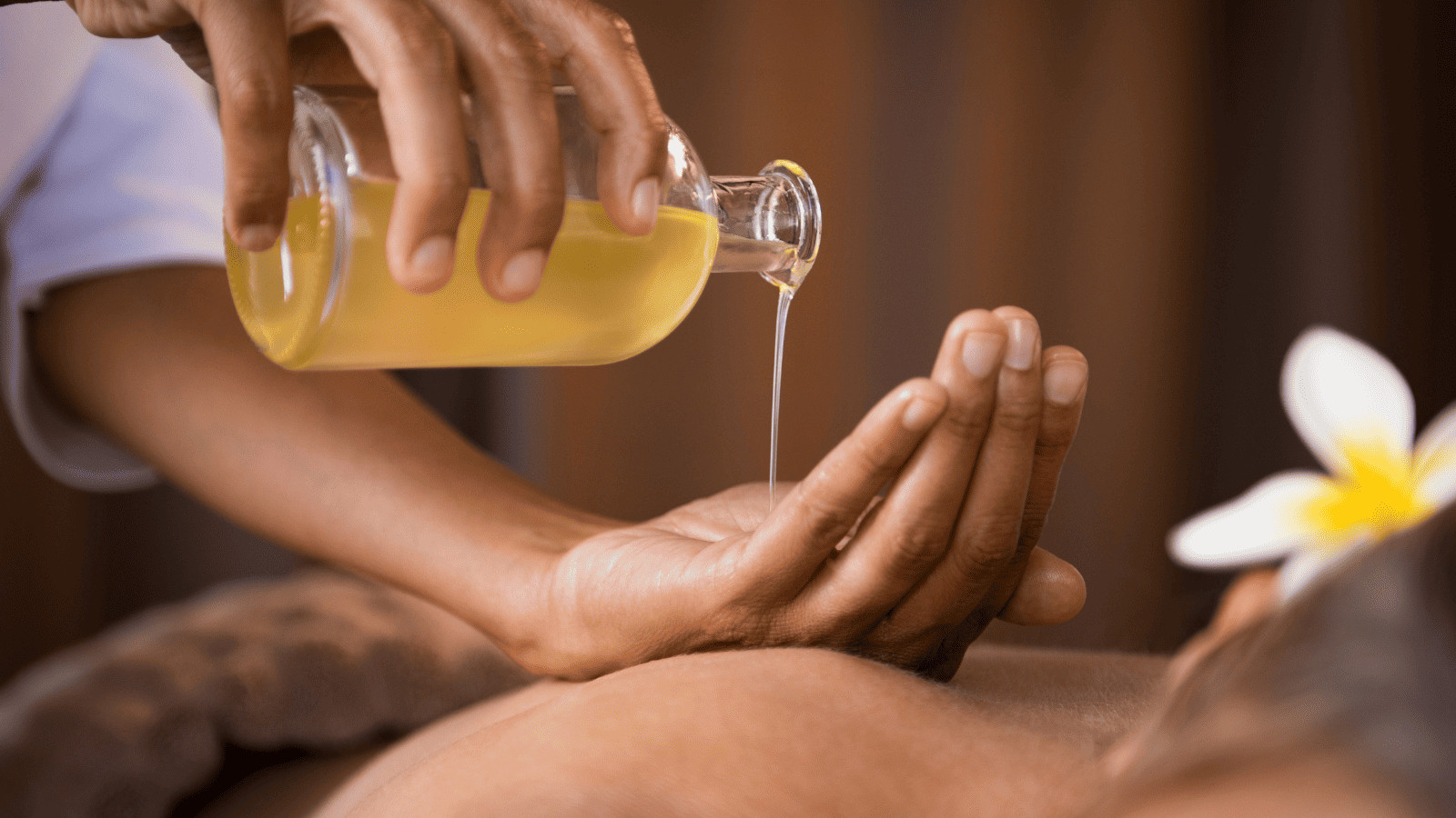 Global Spa Getaways: A Journey to the World's Most Luxurious Retreats 9 Massage with oil