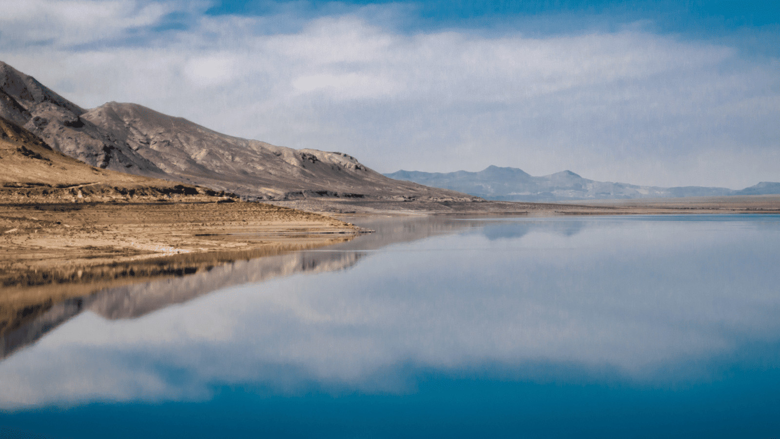 Explore the Most Breathtaking Lakes in Nevada 6 Walker Lake Canva
