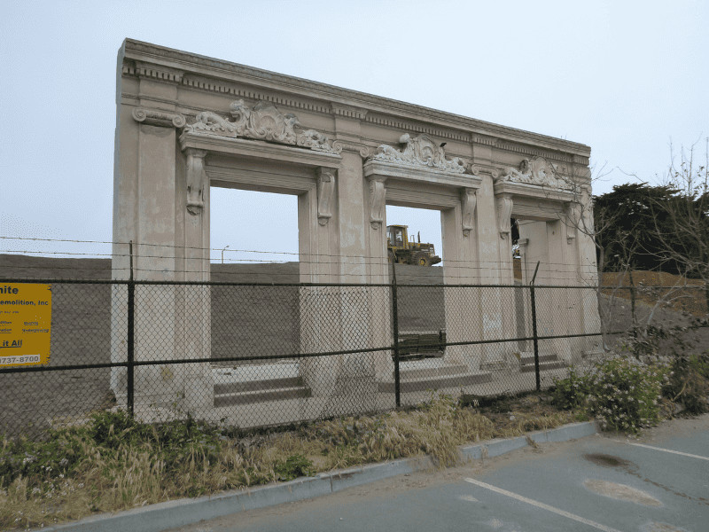 Eerie and Beautiful: Exploring 12 Abandoned Places in San Francisco 5 Fleishhacker Pool, San Francisco