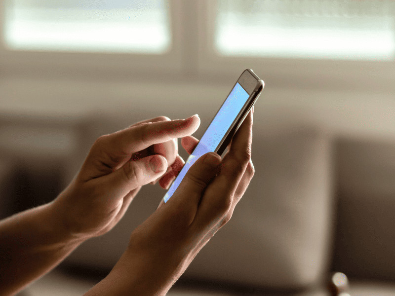 10 Things You MUST Avoid: Never Do These Things on a Cruise 4 Cell phone