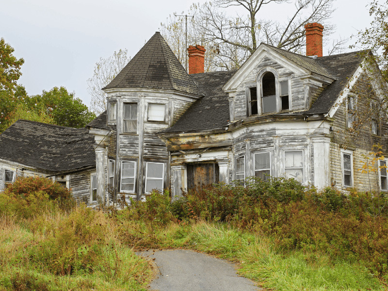 "Finding Beauty in Desolation": A Deep Dive into 12 Ghost Towns in Kansas 6 Abandoned house