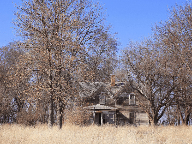 It Felt Like Walking Through a Movie Set: Exploring 12 Ghost Towns in Iowa 3 Abandoned house