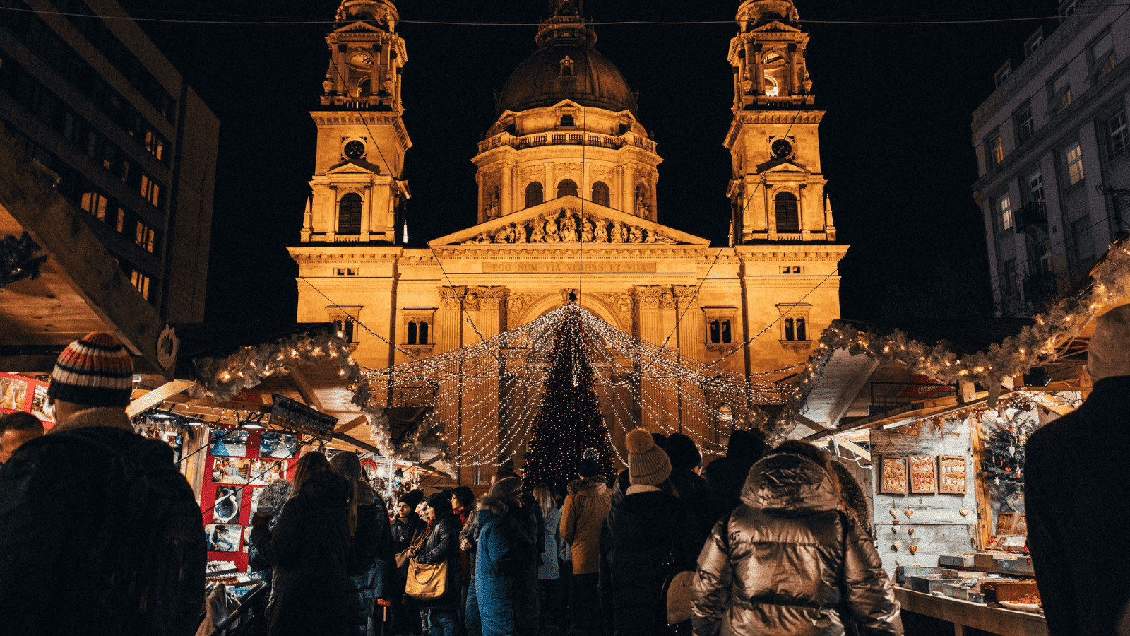 It Felt Like Narnia: 10 Unforgettable Winter Experiences in Budapest 2 Christmas Market in Budapest
