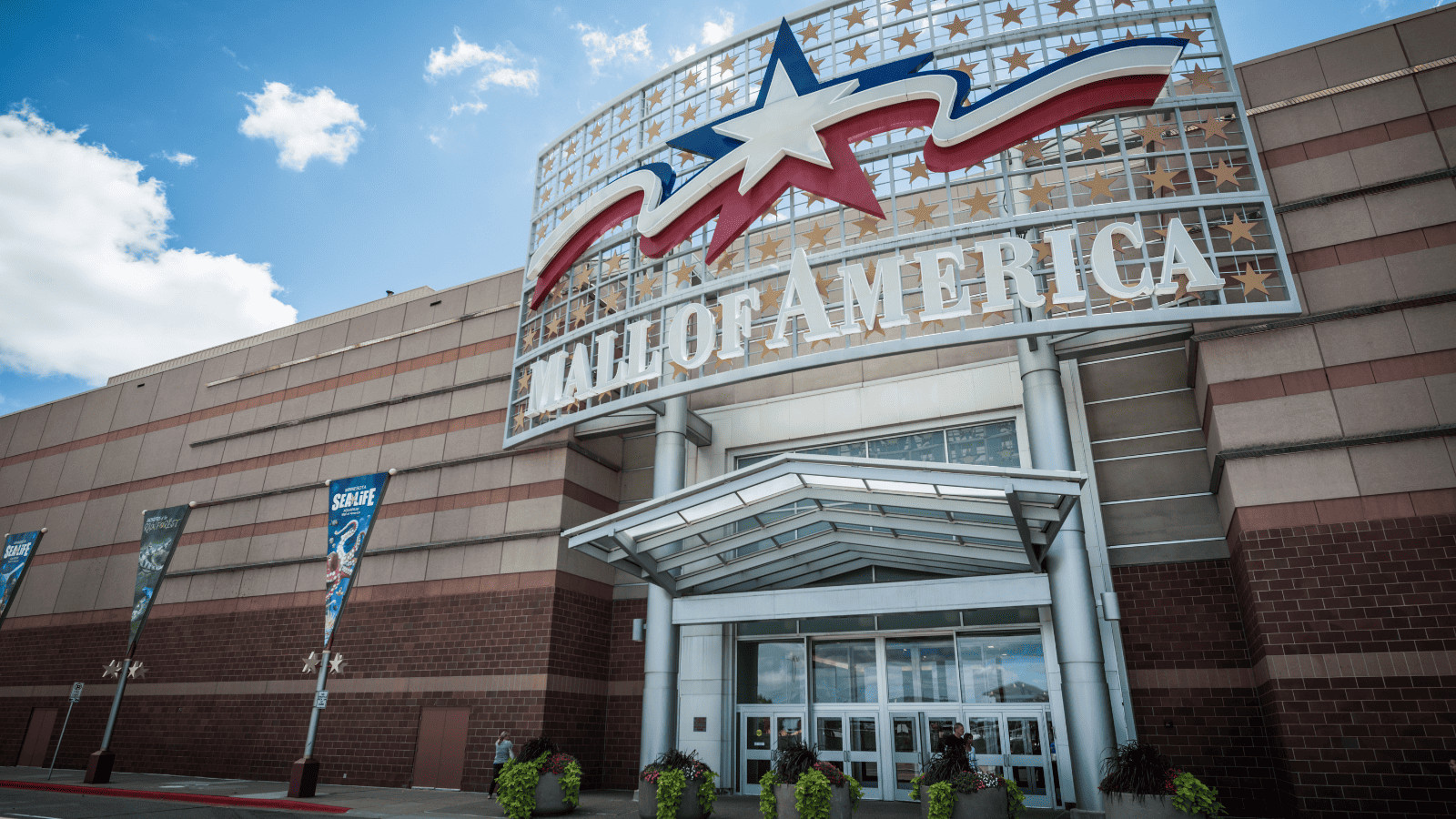 10 Holiday Movie Locations You Can Actually Visit This Holiday Season 6 Mall of America, Minnesota
