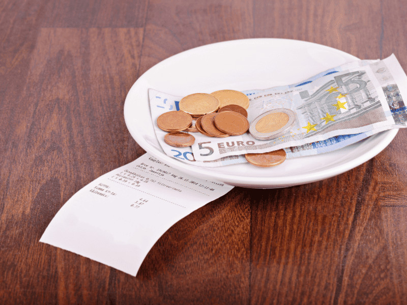 12 Ways to Spot an American Tourist Abroad – How Many Are You Guilty Of? 3 Tipping