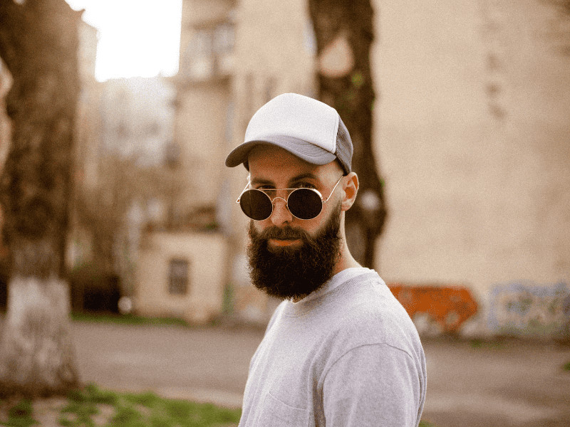 12 Ways to Spot an American Tourist Abroad – How Many Are You Guilty Of? 6 Man wearing baseball cap