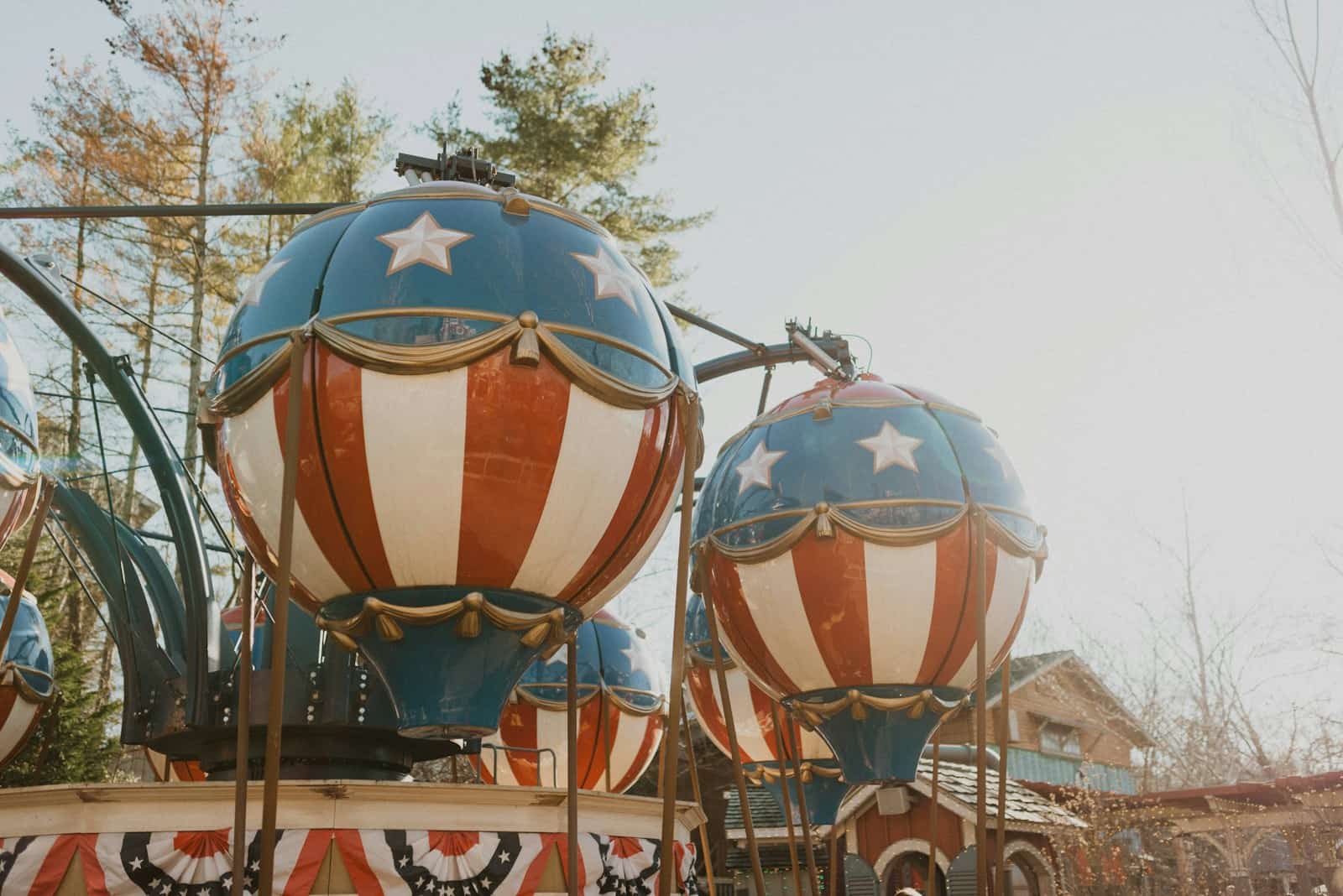 TripAdvisor's Theme Park Rankings Are So Bad They're Actually Hilarious 8 blue and white carnival ride