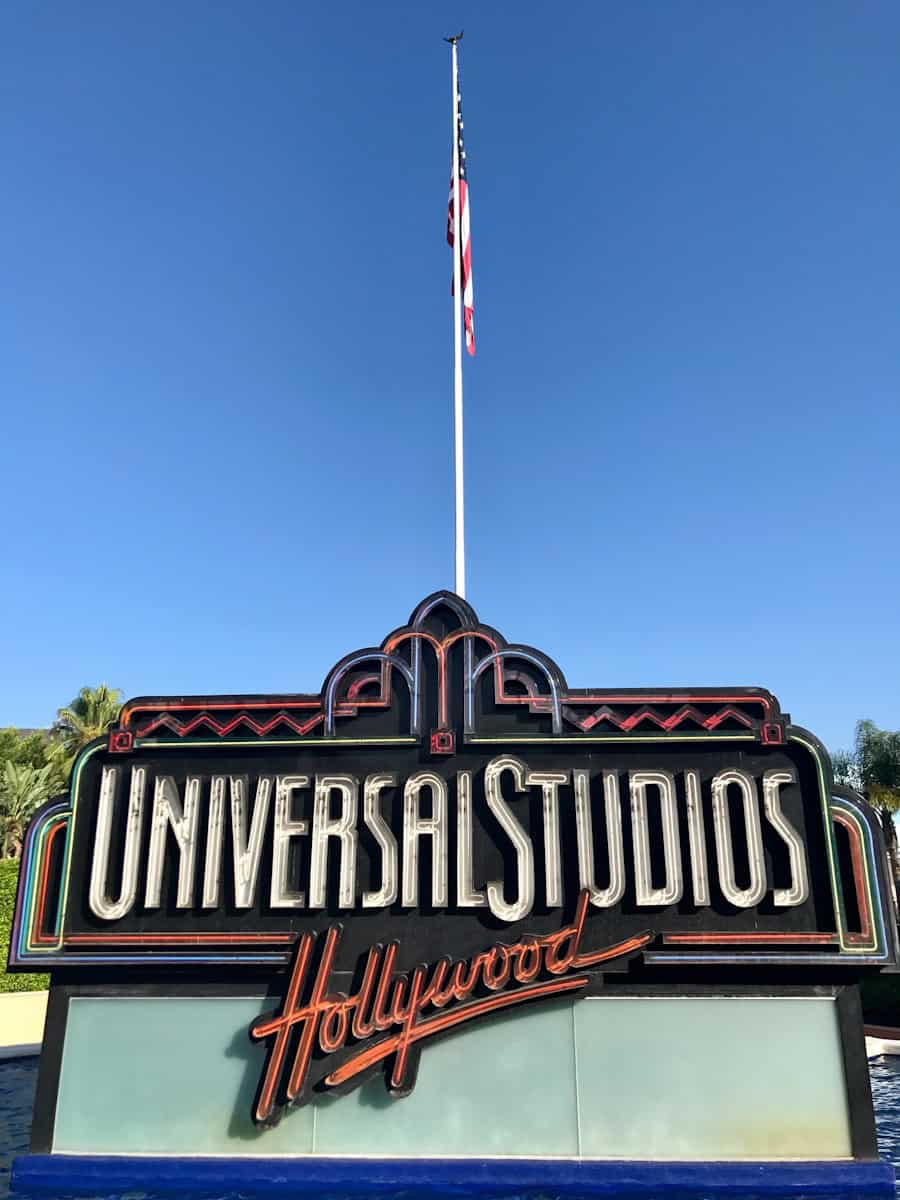TripAdvisor's Theme Park Rankings Are So Bad They're Actually Hilarious 5 UNKs coffee shop signage